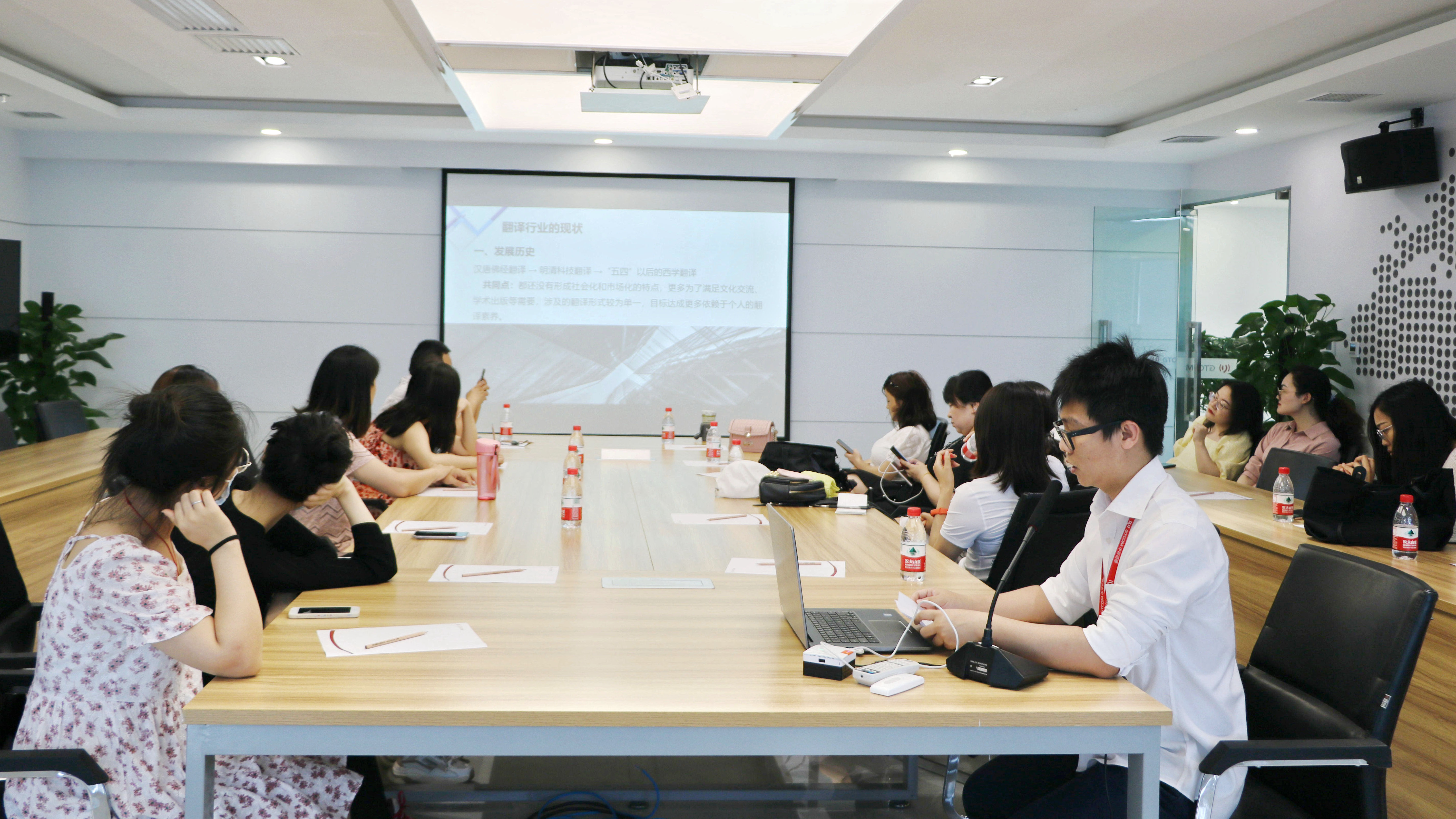 1623142874366485.jpg 4面向到訪學(xué)生的主題講座.jpg